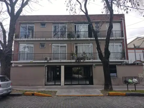 Departamento en triplex en venta  3 Ambientes en San Isidro