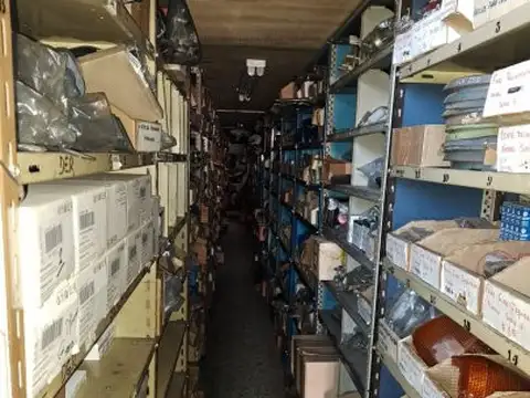 Venta en Block Local + Propiedad sobre Avenida en San Justo centro