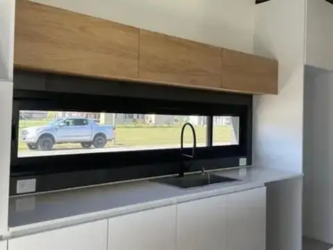 Casa en Venta en Juan E Barra, USD 265.000