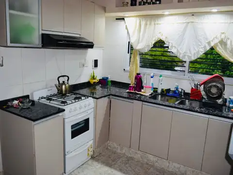 Depto Tipo Casa en Alquiler de 4 ambientes