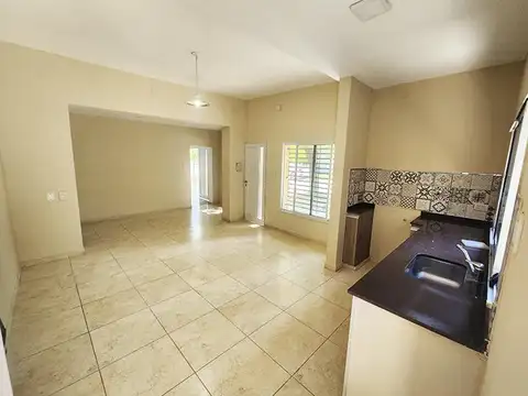 Casa 3 ambientes con 1 baño