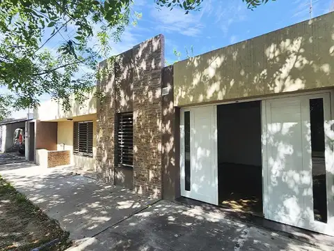 Casa 2 Dormitorios Cochera Patio en Figuiera 