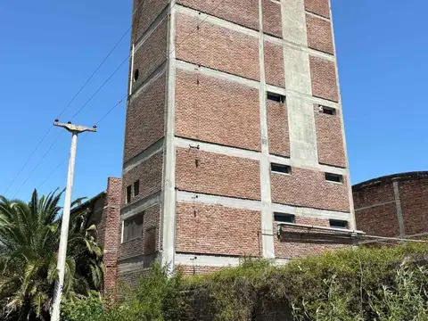 GALPÓN 200 m2  + construcción oficinas de 25 m2