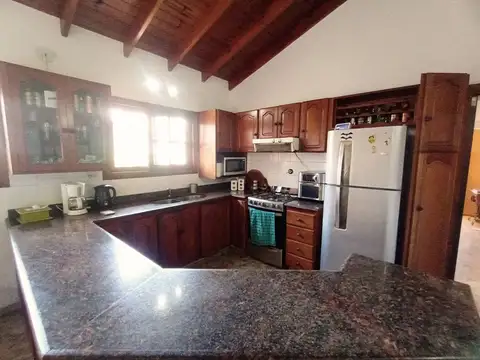 Casa 4 ambientes con 3 baños