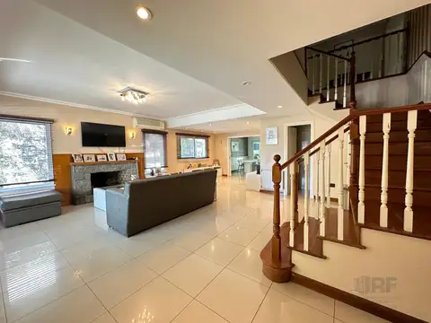 Casa 6 ambientes con 3 baños