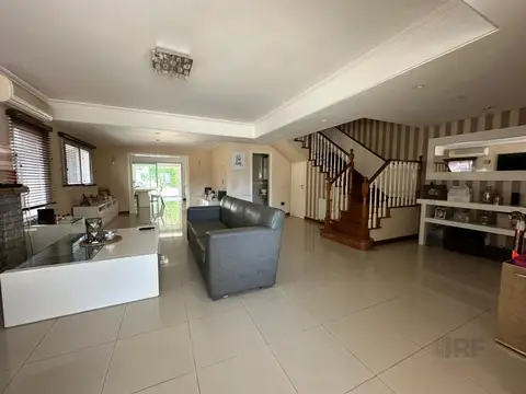 VENTA CASA 6 AMBIENTES BARRANCAS DE GUIDO QUILMES