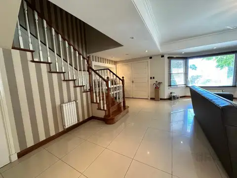 Casa en Venta con 5 cocheras