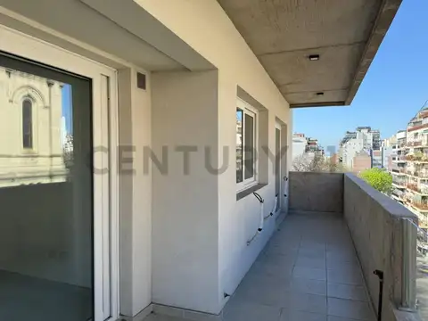 ALQUILER 3 AMBIENTES CON BALCON Y COCHERA EN CABALLITO