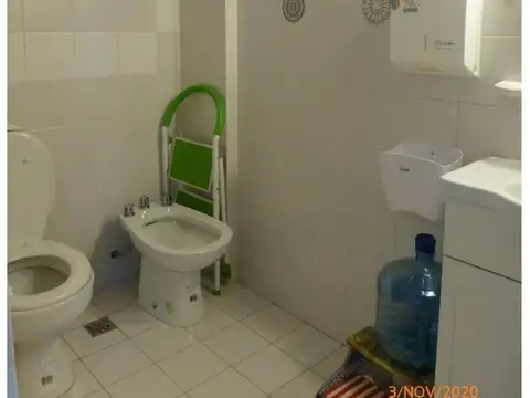 Excelente Oficina frente a la estación de Acassuso.