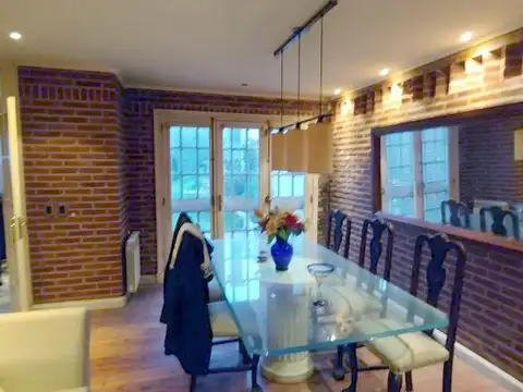 Casa 5 ambientes con 3 baños