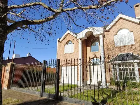 Casa en venta en Gonnet - Dacal Bienes Raíces