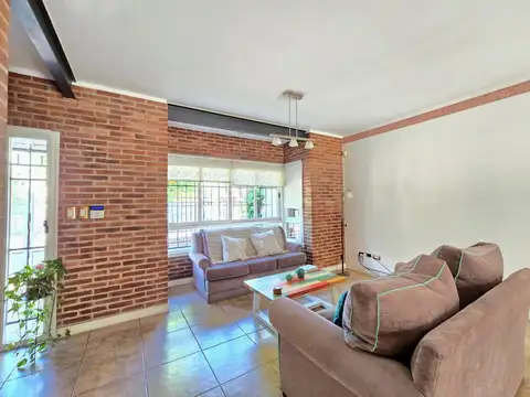 Casa en Venta con 3 cocheras