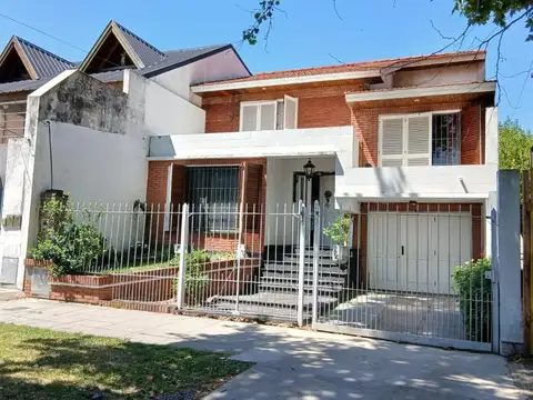 Hermoso Chalet con Amplio Parque