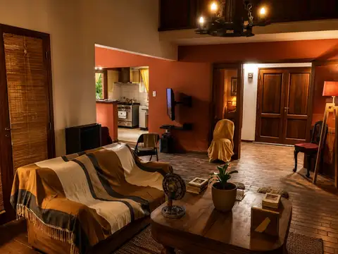 Casa en Venta con 2 cocheras