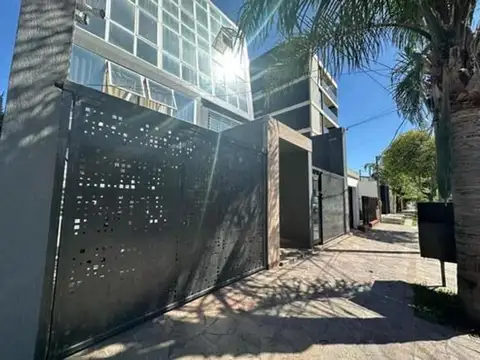 Monoambiente con patio - Moron sur