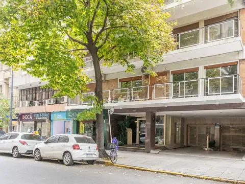 Venta de 3 ambientes + depencia + terraza propia!