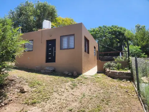 Casa a la venta en Villa Parque Siquiman. (C309)
