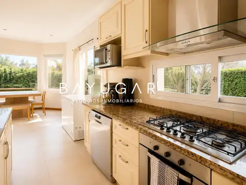 Casa en Venta con 7 cocheras