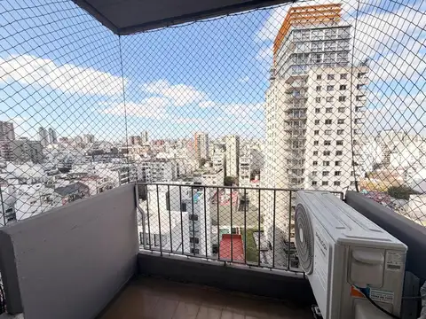Excelente Departamento  4 ambientes piso 15 con vista abierta   cochera fija en Palermo