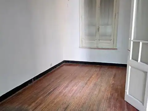 Casa 7 ambientes con 1 baño