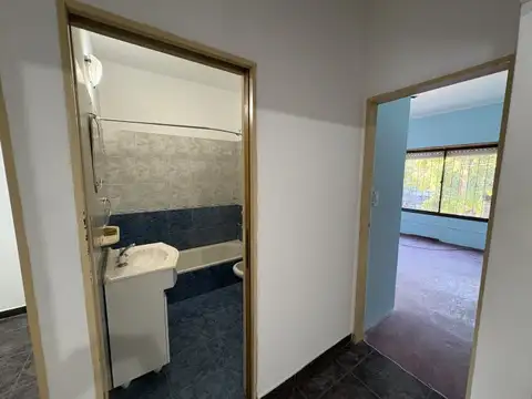 Casa 5 ambientes con 1 baño