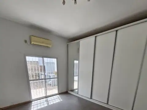 Jujuy al 2200 (Departamento de pasillo 1 dormitorio C/Patio y Terraza)