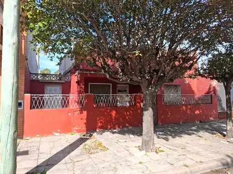 VENTA CASA 3 AMB CON FONDO Y TERRAZA