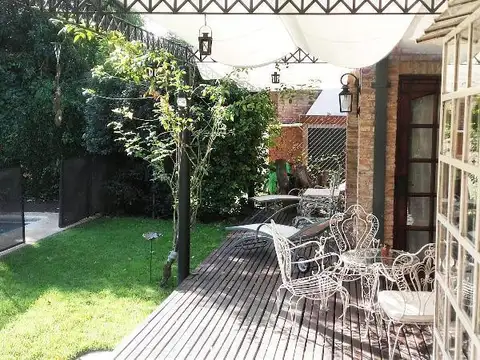 Casa en Venta con 4 cocheras