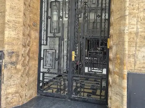 Importante departamento esquina