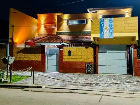 CASA 5 AMBIENTES EN VENTA EN CALZADA CON QUINCHO