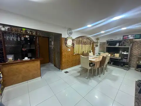 Casa 5 ambientes con 2 baños