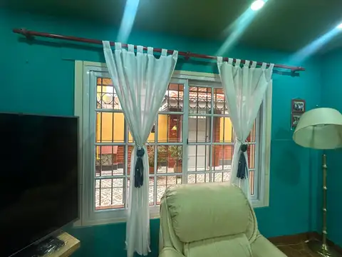CASA 5 AMBIENTES EN VENTA EN CALZADA CON QUINCHO