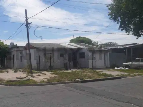 Lote en esquina con construcciones – 40 y 134 San Carlos La Plata  | Ideal inversión