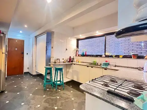 Venta/Permuta Departamento Semipiso Cuatro Dormitorios Cochera Baulera. Rio