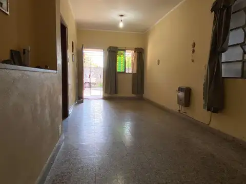 Casa 7 ambientes con 2 baños