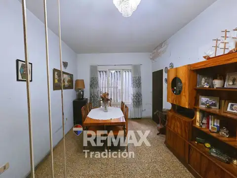 Casa 6 ambientes con 2 baños