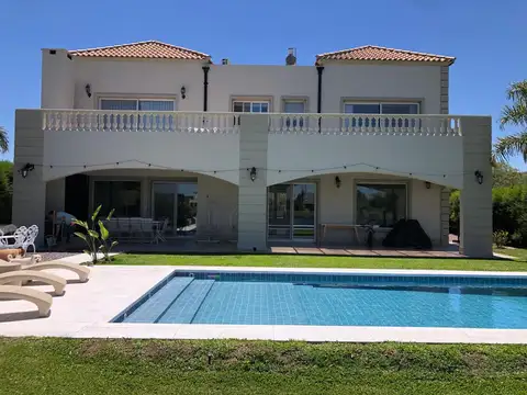 Casa en alquiler temporario en Villa Nueva, San Gabriel, Tigre - 8 Ambientes