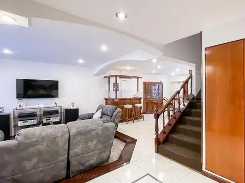 Casa en Venta en Munro, USD 450.000