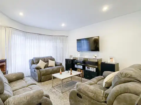 Casa 6 ambientes con 2 baños