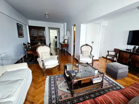 Callao 700 y Av. Córdoba, Barrio Norte. Piso 12. Vista espectacular. Ultra luminoso. Superficie 115 m2. 4 ambientes. Living y Comedor separados. 2 dormitorios. 2 baños. Balcón corrido. Toilette. Cocina con comedor diario