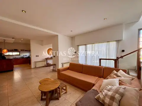 Casa 5 ambientes con 3 baños