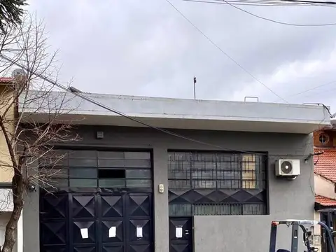 Venta lote y Galpón deposito 450m2 Valentin Alsina