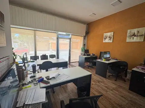 Local   Oficina   Casa c/ Cochera y Jardín — Villa Celina