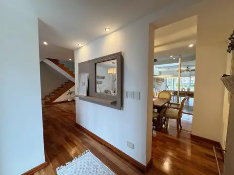 Casa en Venta con 4 cocheras
