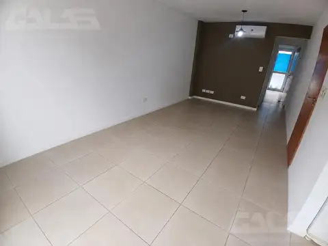 Departamento en Alquiler en Castelar Sur, $ 650.000