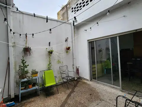 Casa 7 ambientes con 2 baños