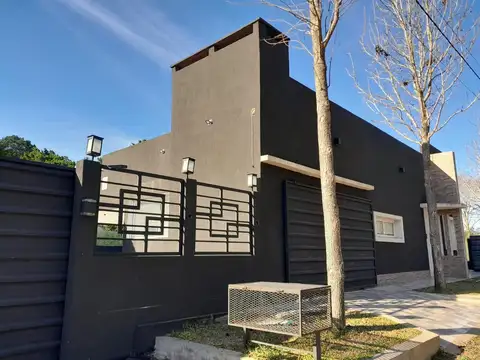 CASA EN EXCLUSIVO BARRIO PRIVADO CON BAJADA DE LANCHAS!