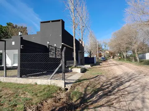 Casa en Venta con 3 cocheras
