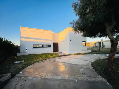 Casa en Venta en Pilar del Este - San Ramiro, USD 160.000