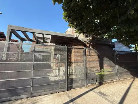 ALQUILER CHALET 4 AMB. PARQUE Y COCHERA - CASTELAR